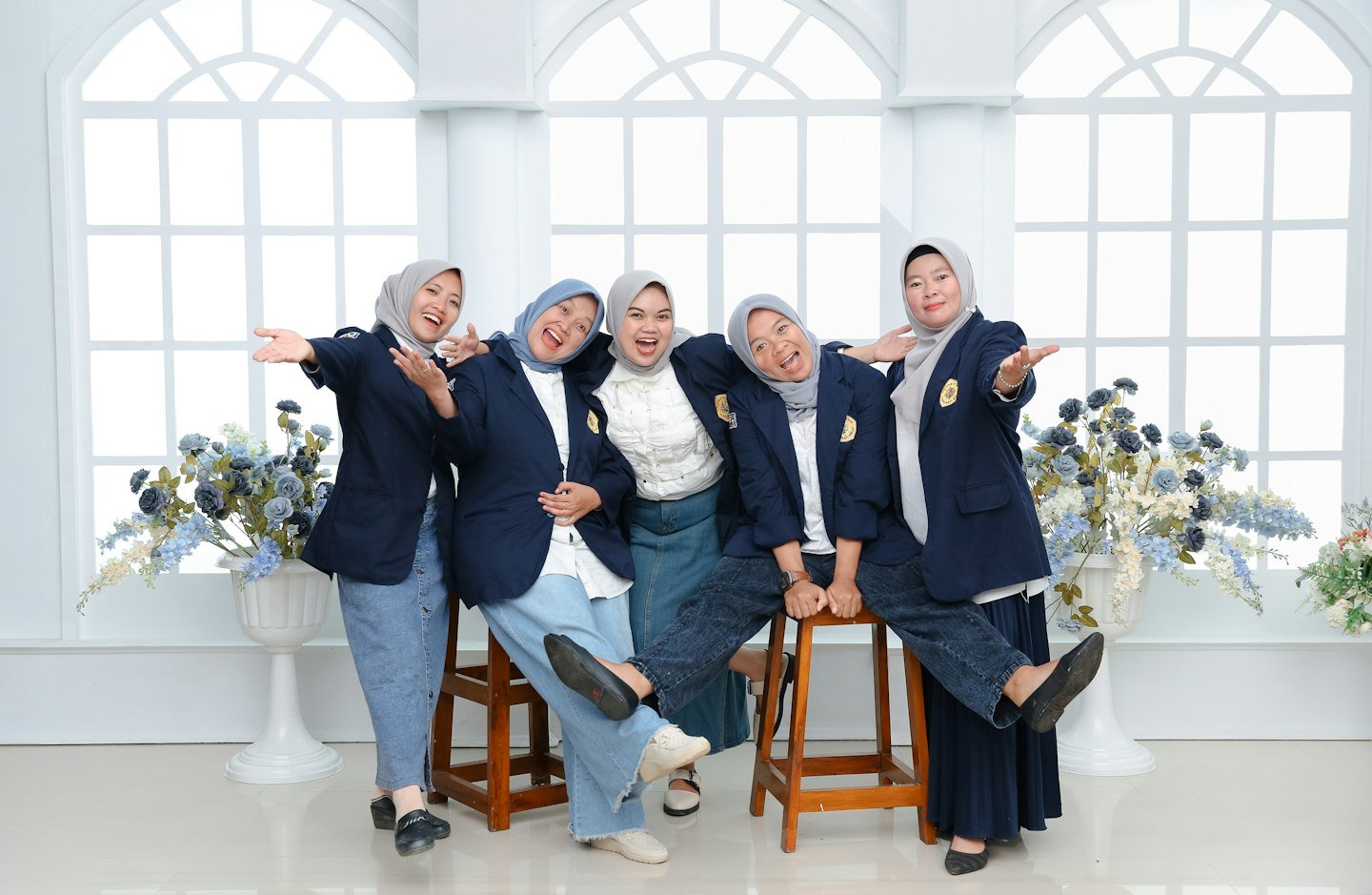 A group of women in hijabs together
